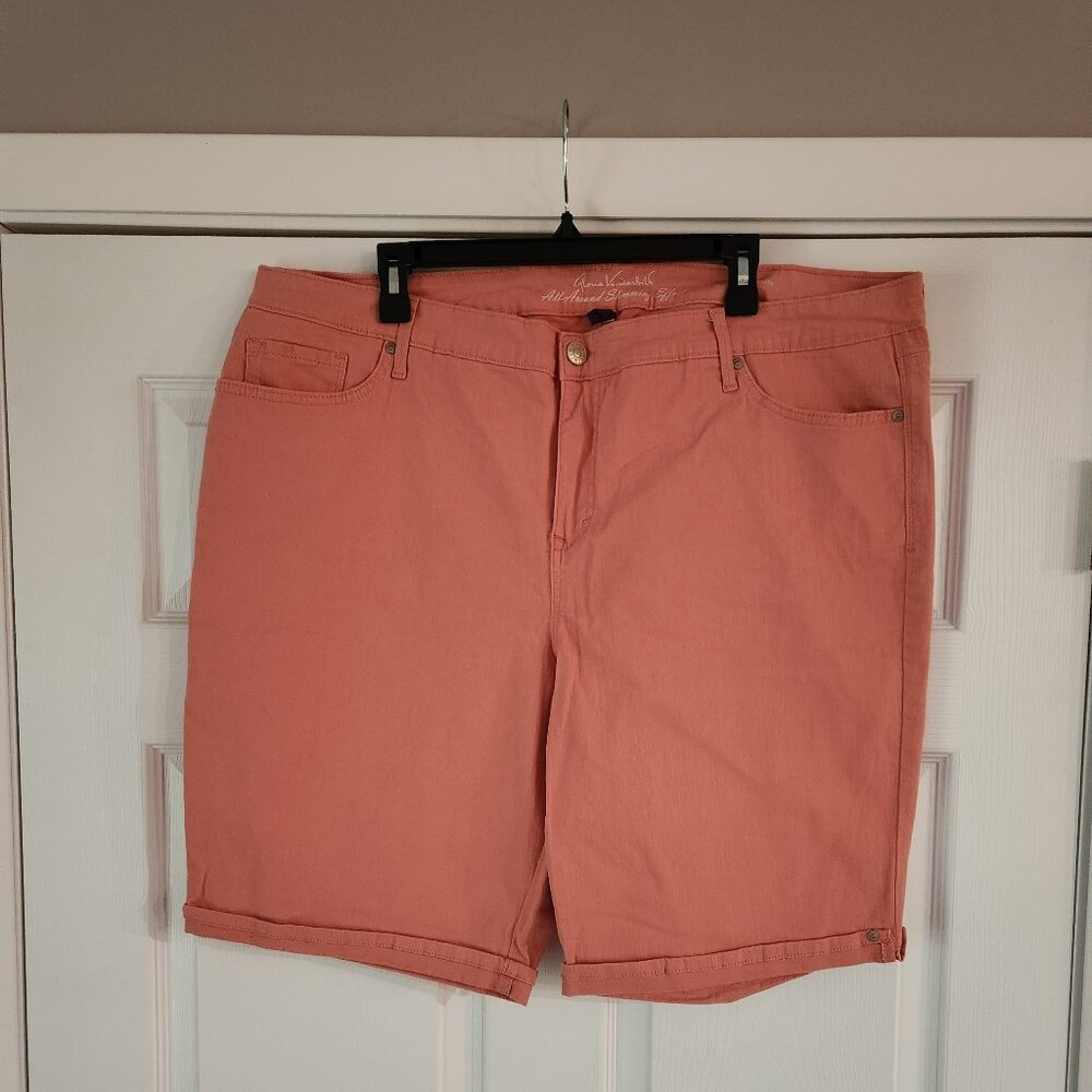 Gloria Vanderbilt Bermuda Shorts Like New!